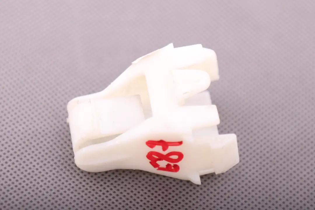 Clip In Sedile Posteriore per BMW E81 E82 E87 E92 F10 E84 X6 E71 con numero di parte 7157536 BMW E81 E82 E87 E92 F10 E84 X6 E71 Clip In Sedile Posteriore - SKU 7157536 - Numero di parte 7157536