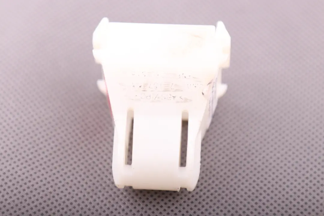 Clip In Sedile Posteriore per BMW E81 E82 E87 E92 F10 E84 X6 E71 con numero di parte 7157536 BMW E81 E82 E87 E92 F10 E84 X6 E71 Clip In Sedile Posteriore - SKU 7157536 - Numero di parte 7157536