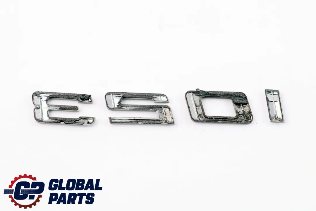 BMW 3 Serie E90 E90N Logo embleme 320i grave sur le couvercle du coffre - SKU 7157555 - Numéro de pièce 51147157555