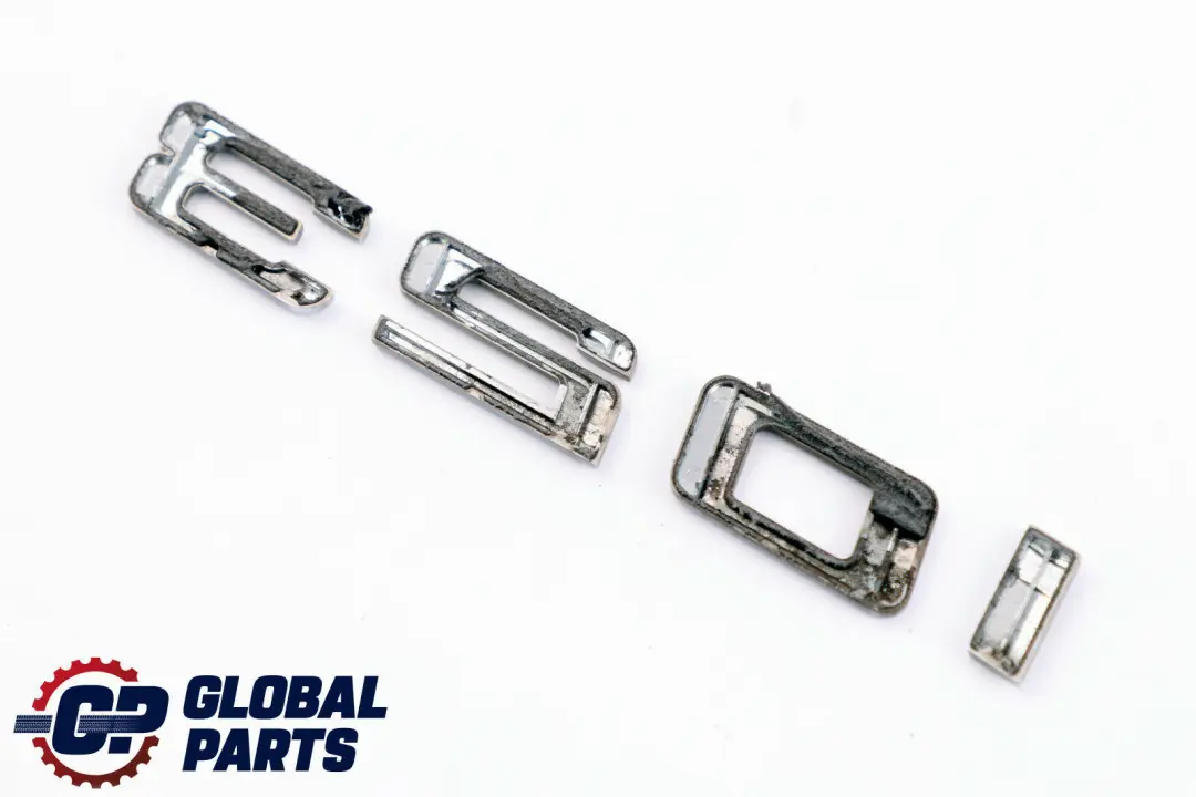 Emblem geklebt hinten Kofferraum Deckel 320I für BMW 3 er E90 E90N mit Teilenummer 51147157555 BMW 3 er E90 E90N Emblem geklebt hinten Kofferraum Deckel 320I - SKU 7157555 - Teilenummer 51147157555