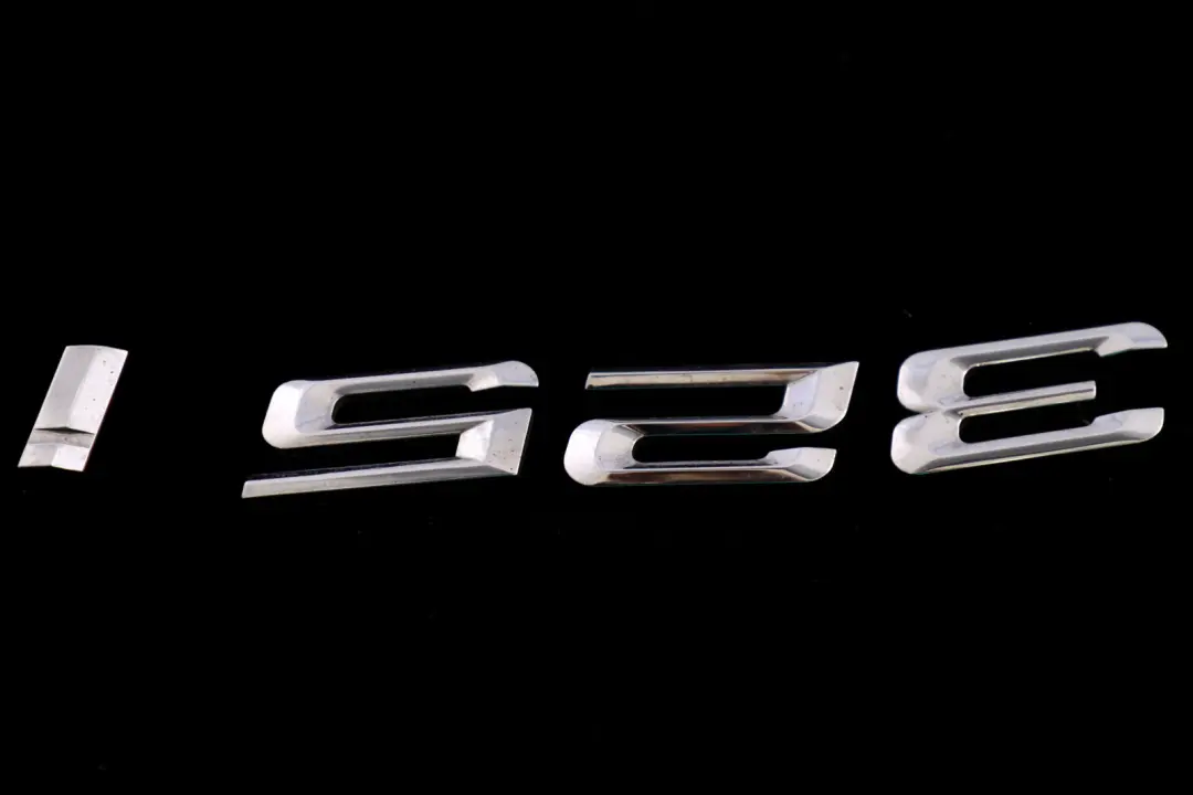 BMW 3 Reihe E90 E90N LCI Emblem geklebt hinten - 325I - 5114 - SKU 7157556 - Teilenummer 7157556