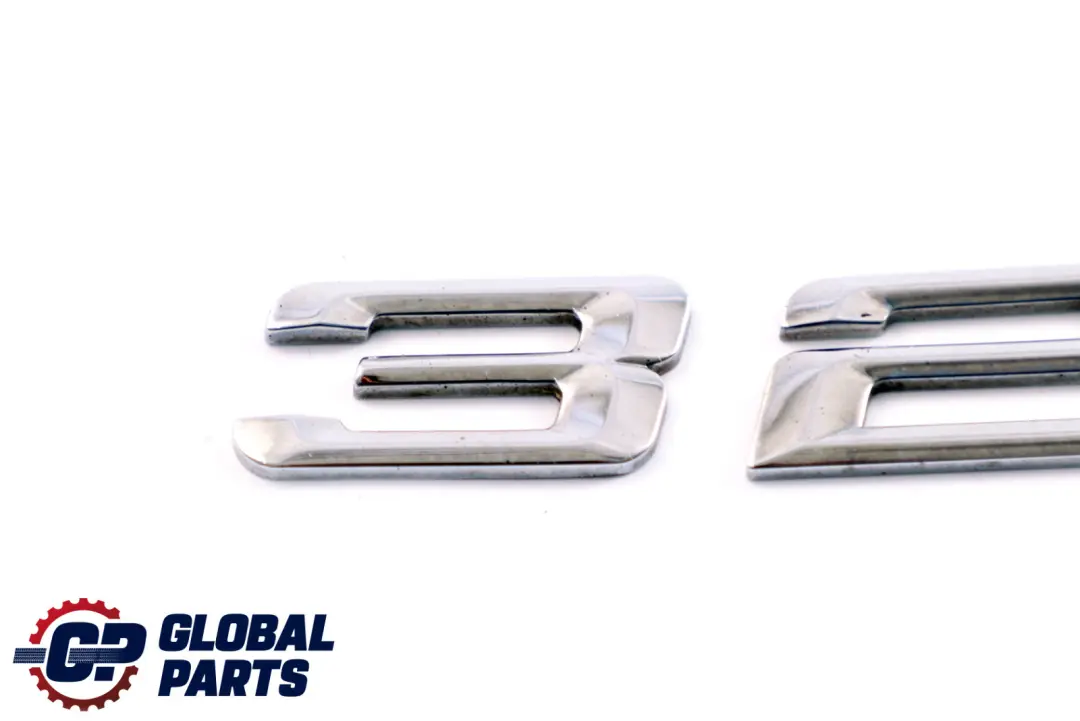 BMW E90 E90N Trasero Boot Trunk Lid Adherido Emblema Insignia 320d Lettering - SKU 7157558 - Número de pieza 7157558
