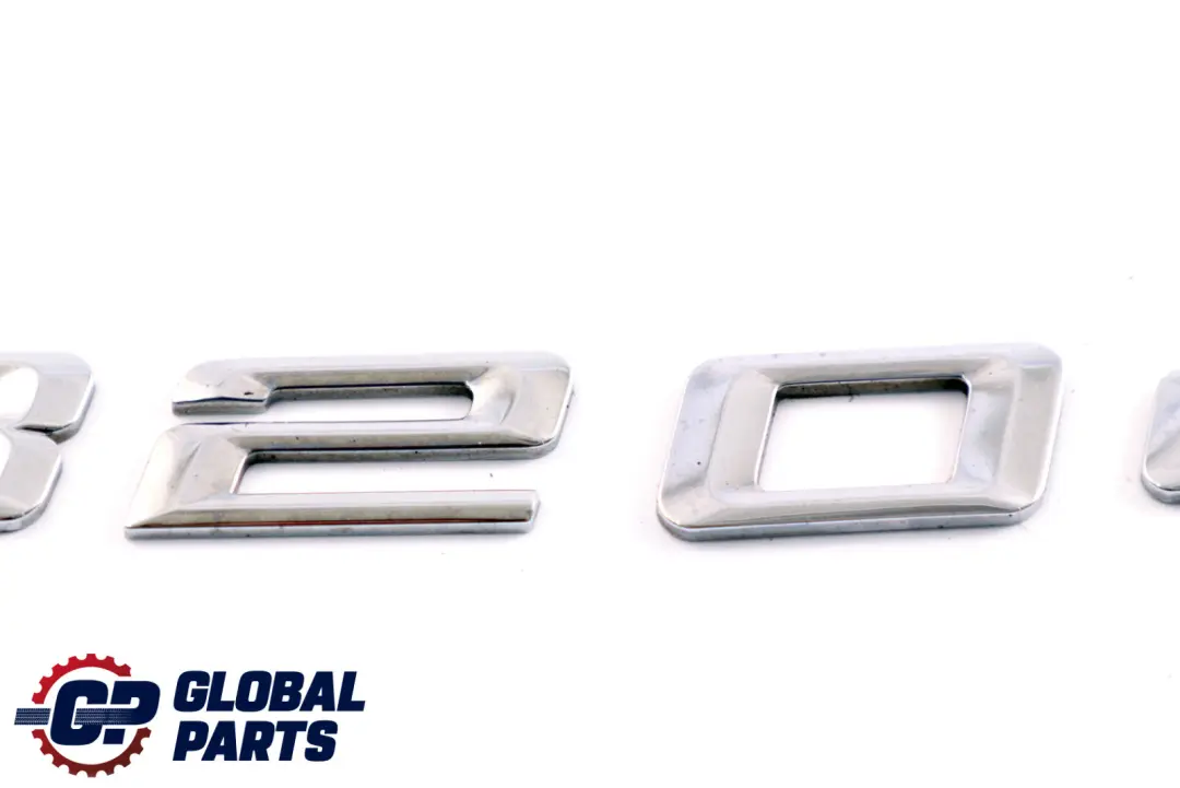 BMW E90 Heckklappe Koffer Raum Deckel Emblem Abzeichen 320d Schriftzug - SKU 7157558 - Teilenummer 7157558