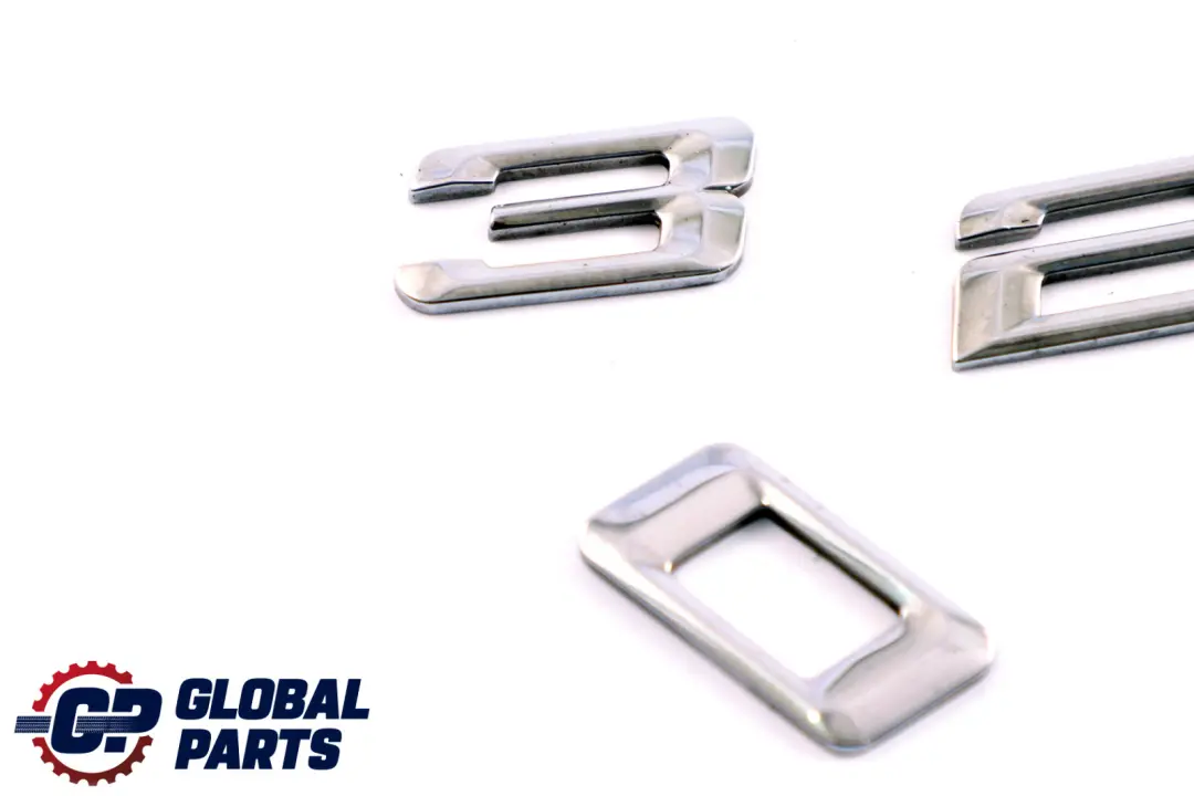 BMW E90 Emblemat Napis Znaczek Tył 320d - SKU 7157558 - Numer Części 7157558