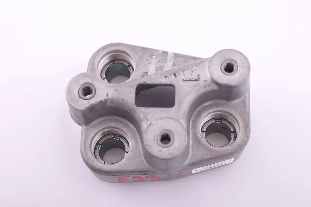 Uchwyt łożyska głównego lewy dach do BMW E93 o numerze 7157755 BMW E93 Uchwyt łożyska głównego lewy dach - SKU 7157755 - Numer Części 7157755