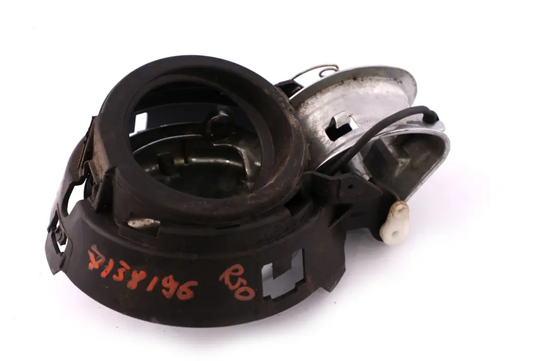 Bisagra Combustible Gasolina Tapa Cromo para Mini Cooper R50 R53 con número de pieza 7158196 Mini Cooper R50 R53 Bisagra Combustible Gasolina Tapa Cromo - SKU 7158196 - Número de pieza 7158196