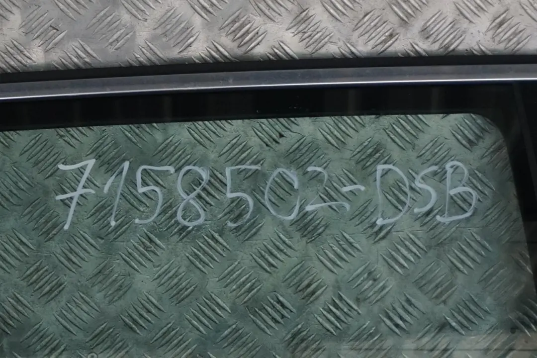 Drzwi prawe tylne tył Tiefseeblau do BMW E61 o numerze 7158502 BMW E61 Drzwi prawe tylne tył Tiefseeblau - SKU 7158502-DSB - Numer Części 7158502