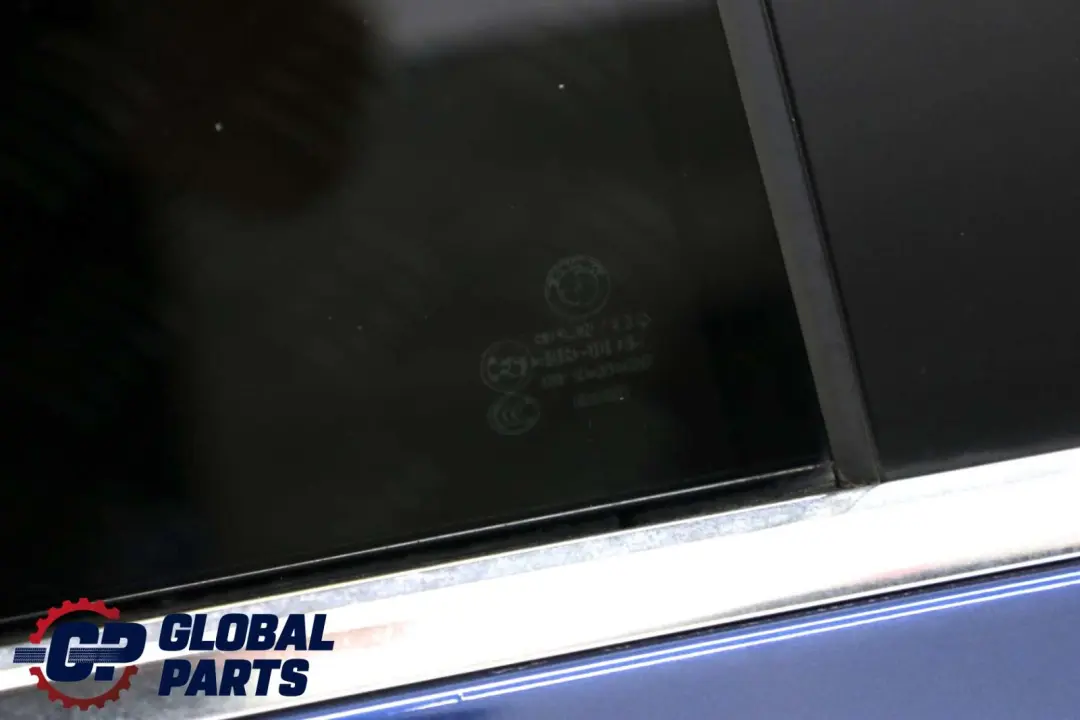 Familiare Portiera Posteriore Destra Blu Mistico Blu Metallizzato per BMW E61 con numero di parte 7158502 BMW E61 Familiare Portiera Posteriore Destra Blu Mistico Blu Metallizzato - SKU 7158502-MYS - Numero di parte 7158502