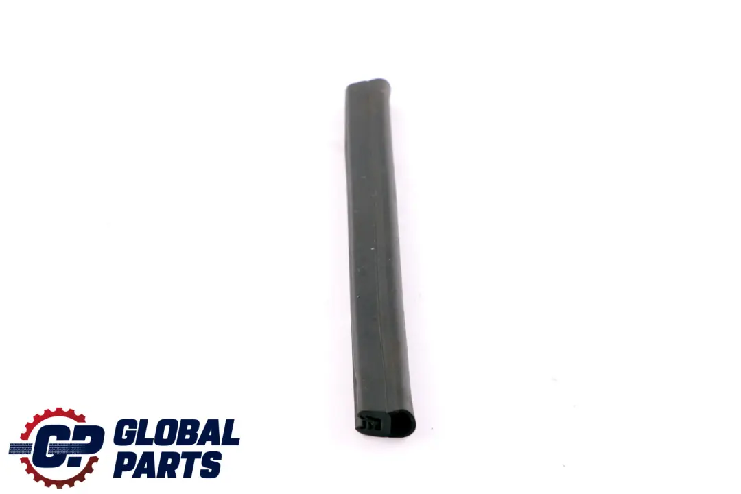 Sellado Compartimento Motor Lateral Tear Side Seal para BMW E87 E90 E91 con número de pieza 7158690 BMW E87 E90 E91 Sellado Compartimento Motor Lateral Tear Side Seal - SKU 7158690 - Número de pieza 7158690