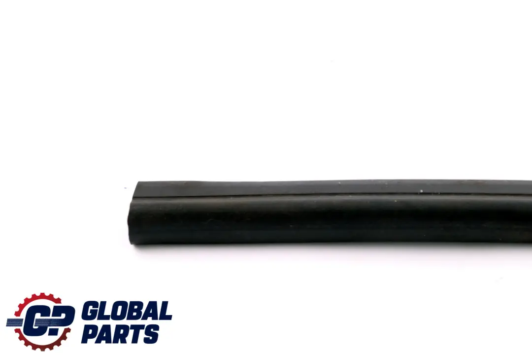 Sellado Compartimento Motor Lateral Tear Side Seal para BMW E87 E90 E91 con número de pieza 7158690 BMW E87 E90 E91 Sellado Compartimento Motor Lateral Tear Side Seal - SKU 7158690 - Número de pieza 7158690
