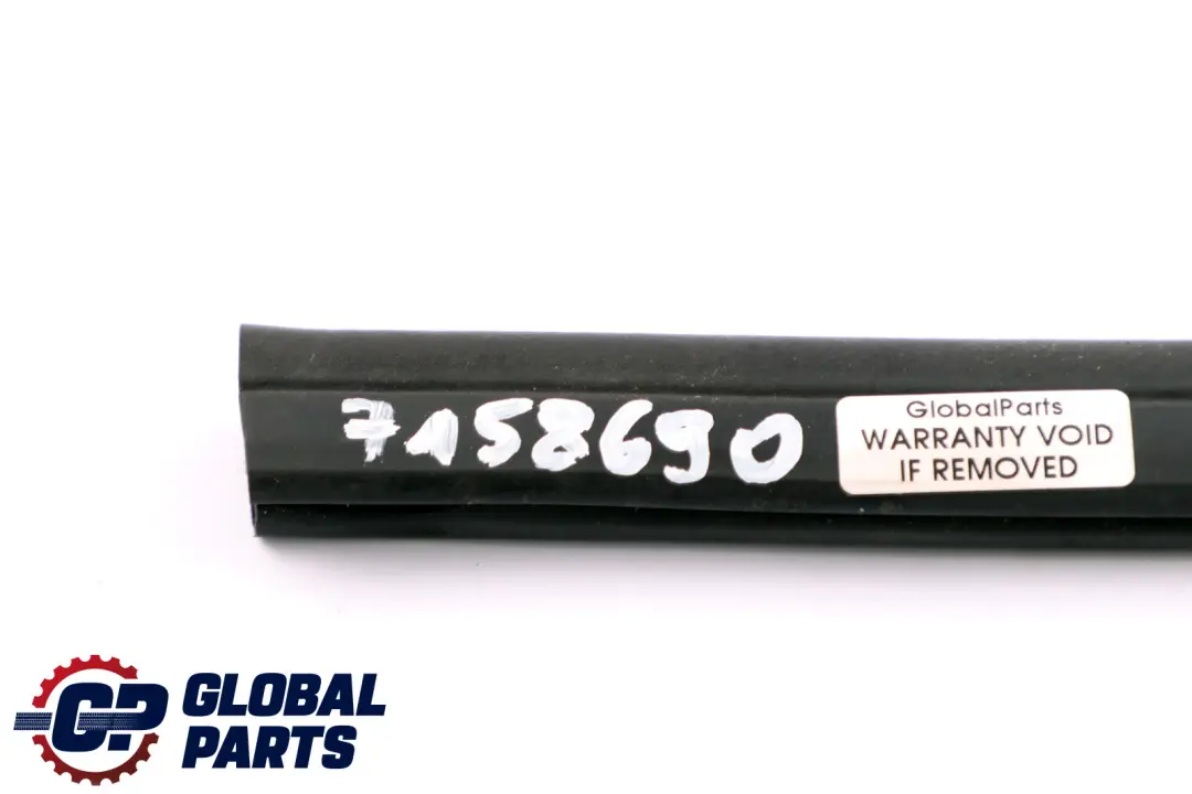 Sellado Compartimento Motor Lateral Tear Side Seal para BMW E87 E90 E91 con número de pieza 7158690 BMW E87 E90 E91 Sellado Compartimento Motor Lateral Tear Side Seal - SKU 7158690 - Número de pieza 7158690