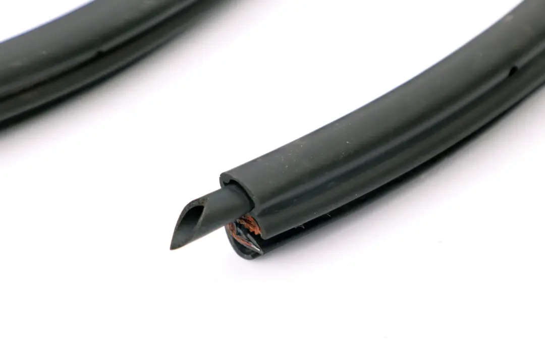 Guarnizione Protezione Bordo Anteriore Portiera Sinistra Destra 7066617 per BMW E87 con numero di parte 7159211 BMW E87 Guarnizione Protezione Bordo Anteriore Portiera Sinistra Destra 7066617 - SKU 7159211 - Numero di parte 7159211