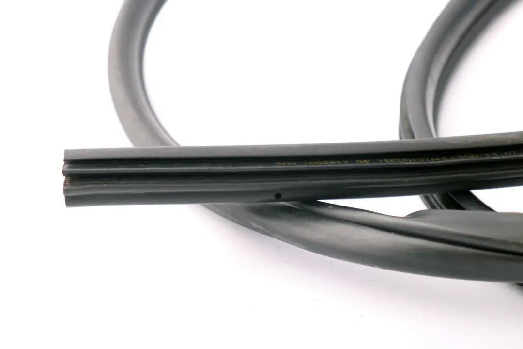 BMW E87 Uszczelka Szyby Drzwi Prawy Lewy Przód 7066617 - SKU 7159211 - Numer Części 7159211