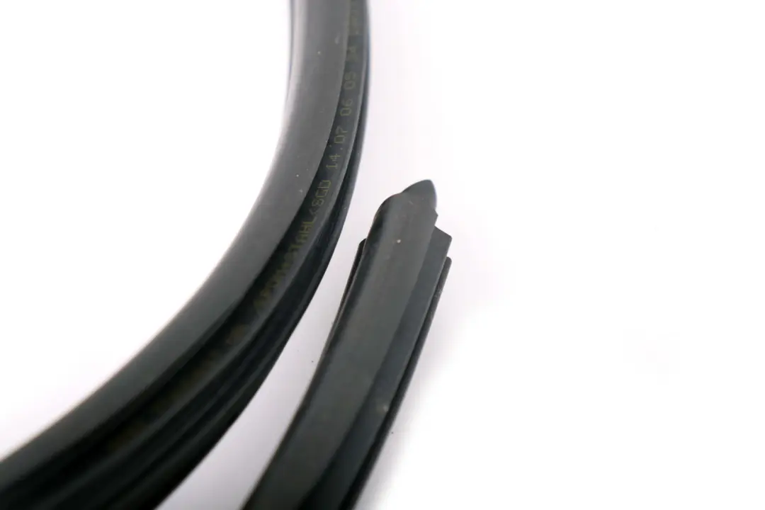 BMW E87 Guarnizione Protezione Bordo Anteriore Portiera Sinistra Destra 7066617 - SKU 7159211 - Numero di parte 7159211