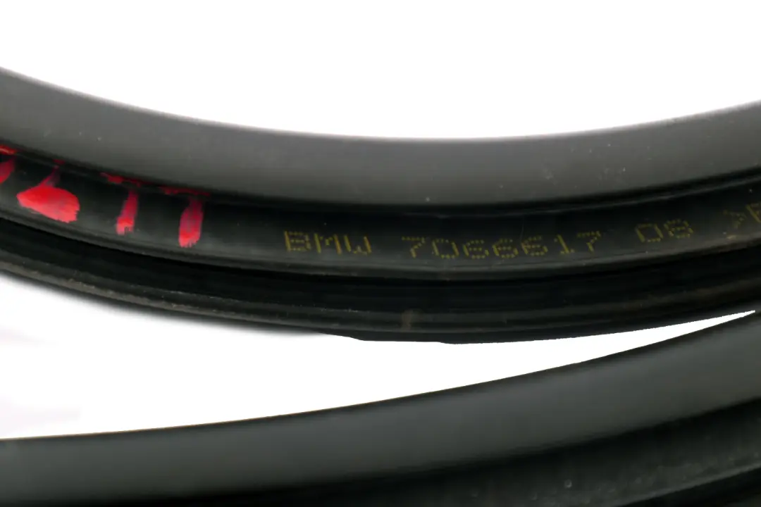 BMW E87 Guarnizione Protezione Bordo Anteriore Portiera Sinistra Destra 7066617 - SKU 7159211 - Numero di parte 7159211