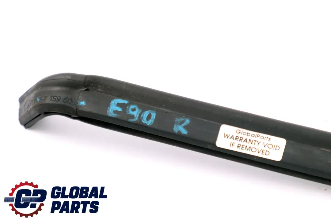 Uszczelka Guma Maski Pokrywy Silnika Prawa do BMW E90 E91 o numerze 7159608 BMW E90 E91 Uszczelka Guma Maski Pokrywy Silnika Prawa - SKU 7159608 - Numer Części 7159608