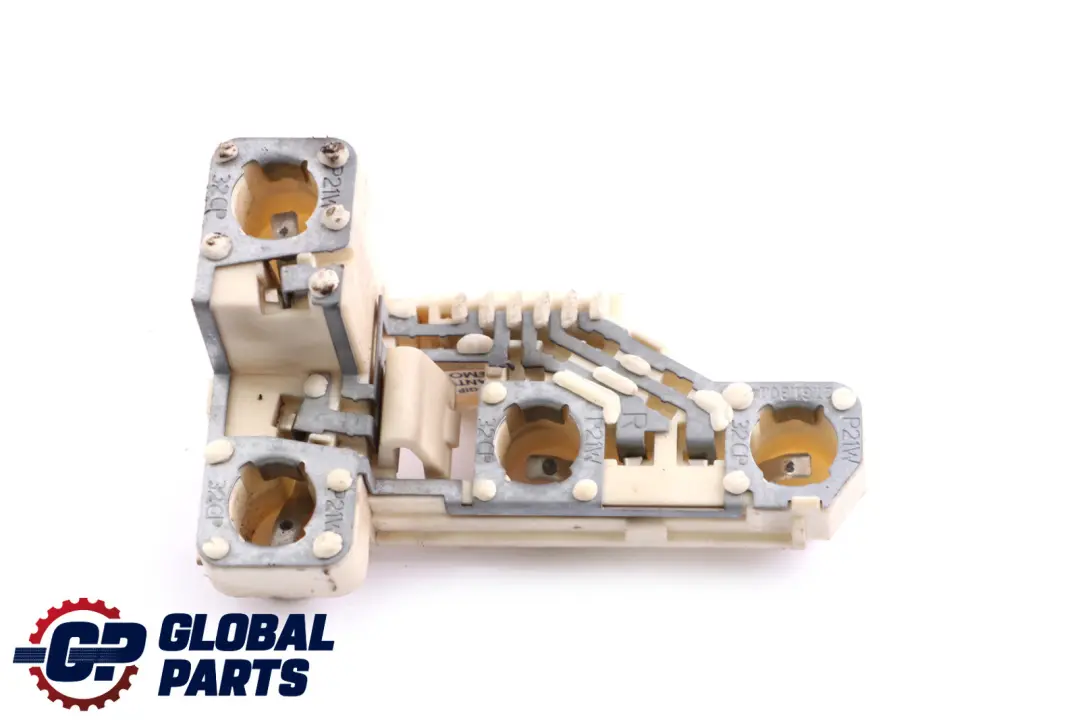 Portalamparas Luz Panel Lateral Trasero Derecho para BMW E91 con número de pieza 7160076 BMW E91 Portalamparas Luz Panel Lateral Trasero Derecho - SKU 7160076 - Número de pieza 7160076