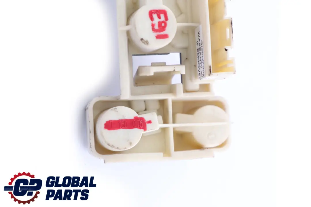 Bulb Socket Holder Light Side Panel Rear Right O/S to BMW 3 Series E91 with Part number 7160076 BMW 3 Series E91 Bulb Socket Holder Light Side Panel Rear Right O/S - SKU 7160076 - Part number 7160076