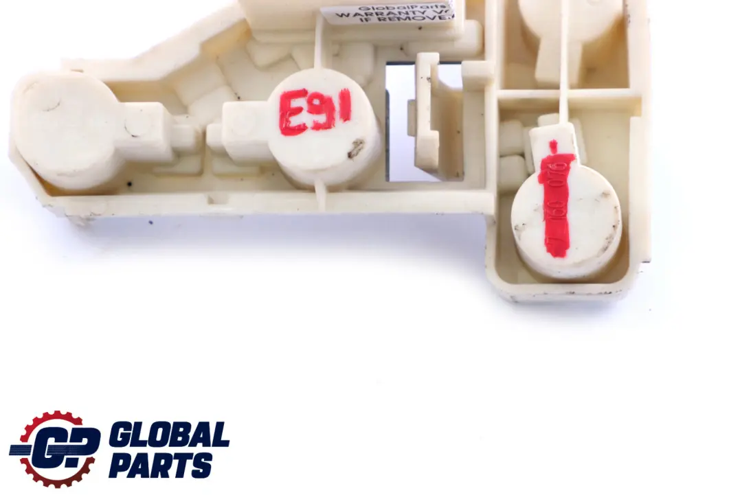 Portalamparas Luz Panel Lateral Trasero Derecho para BMW E91 con número de pieza 7160076 BMW E91 Portalamparas Luz Panel Lateral Trasero Derecho - SKU 7160076 - Número de pieza 7160076