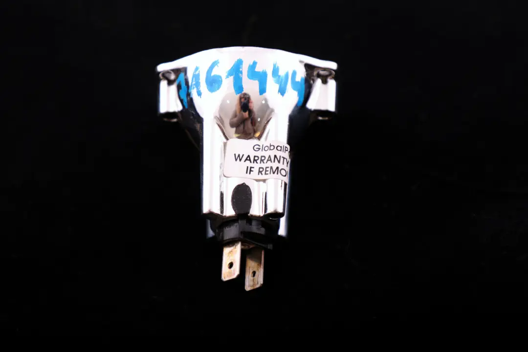 Gniazdo Żarówki Oprawka Lampy Przód Lampa do BMW E90 E91 LCI o numerze 7161444 BMW E90 E91 LCI Gniazdo Żarówki Oprawka Lampy Przód Lampa - SKU 7161444 - Numer Części 7161444