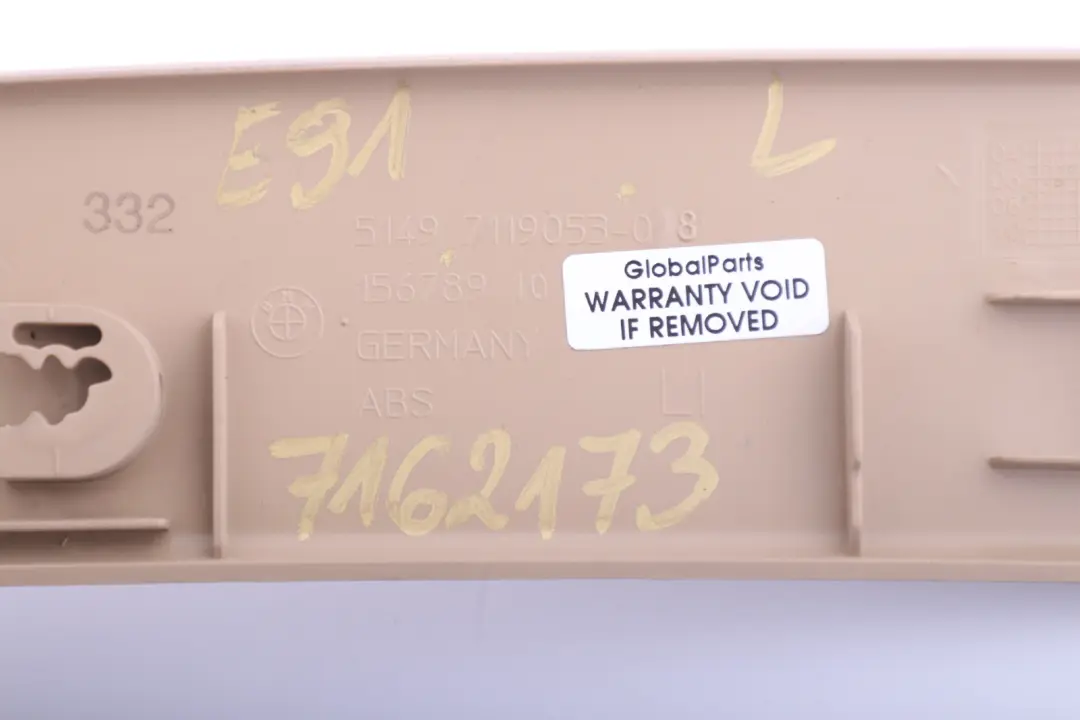 Embellecedor Tapa Maletero Panel Beige Izquierdo 7119053 para BMW E91 con número de pieza 7162173 BMW E91 Embellecedor Tapa Maletero Panel Beige Izquierdo 7119053 - SKU 7162173 - Número de pieza 7162173