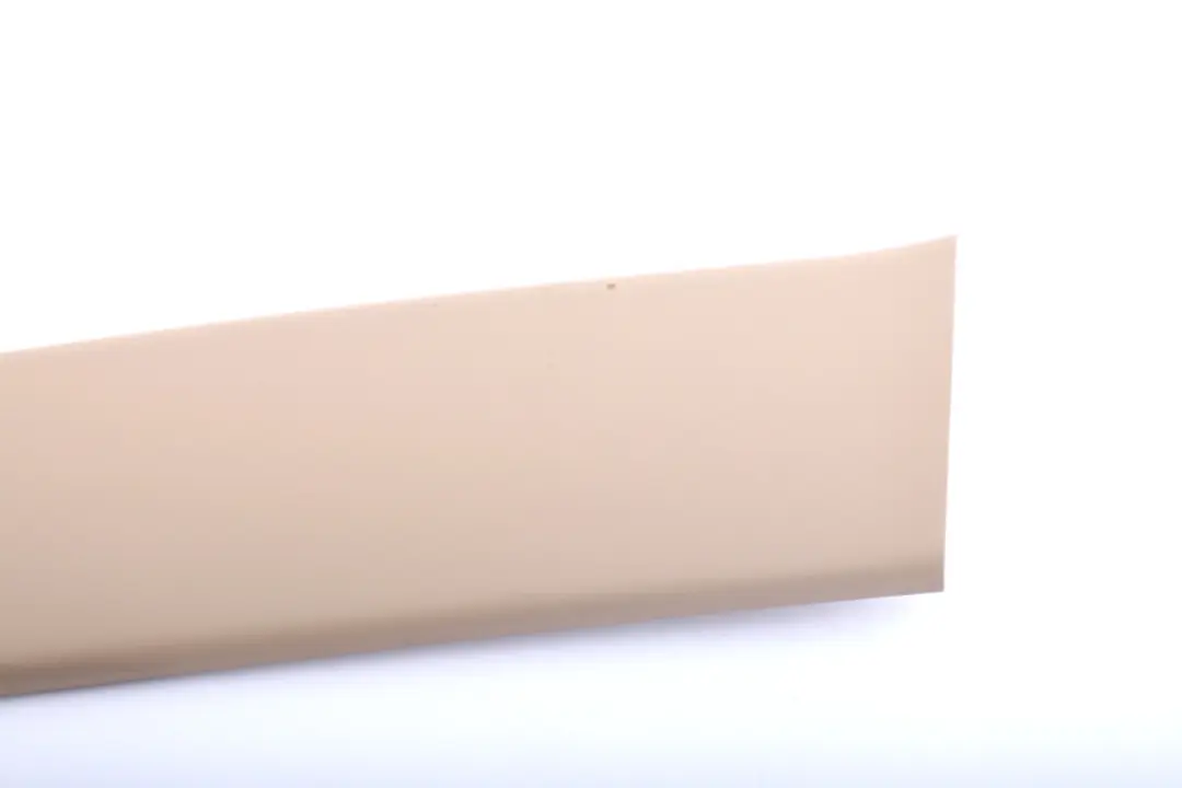 Embellecedor Tapa Maletero Panel Beige Derecha 7119054 para BMW E91 con número de pieza 7162174 BMW E91 Embellecedor Tapa Maletero Panel Beige Derecha 7119054 - SKU 7162174 - Número de pieza 7162174