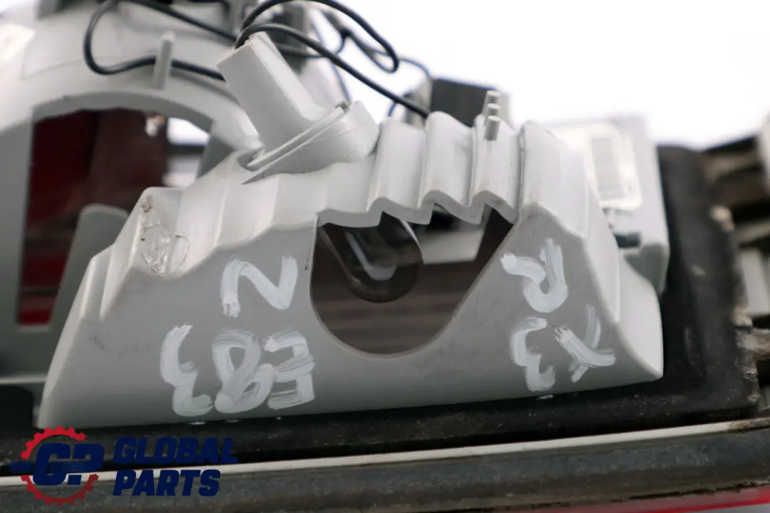 Lampa Klapy Bagażnika Prawa Tył Tylna do BMW X3 E83 o numerze 7162214 BMW X3 E83 Lampa Klapy Bagażnika Prawa Tył Tylna - SKU 7162214 - Numer Części 7162214