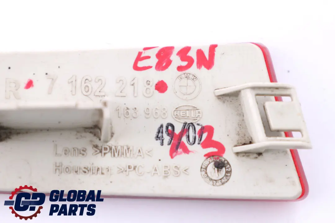 Riflettore Paraurti Posteriore Destro per BMW X3 E83 LCI con numero di parte 7162218 BMW X3 E83 LCI Riflettore Paraurti Posteriore Destro - SKU 7162218 - Numero di parte 7162218