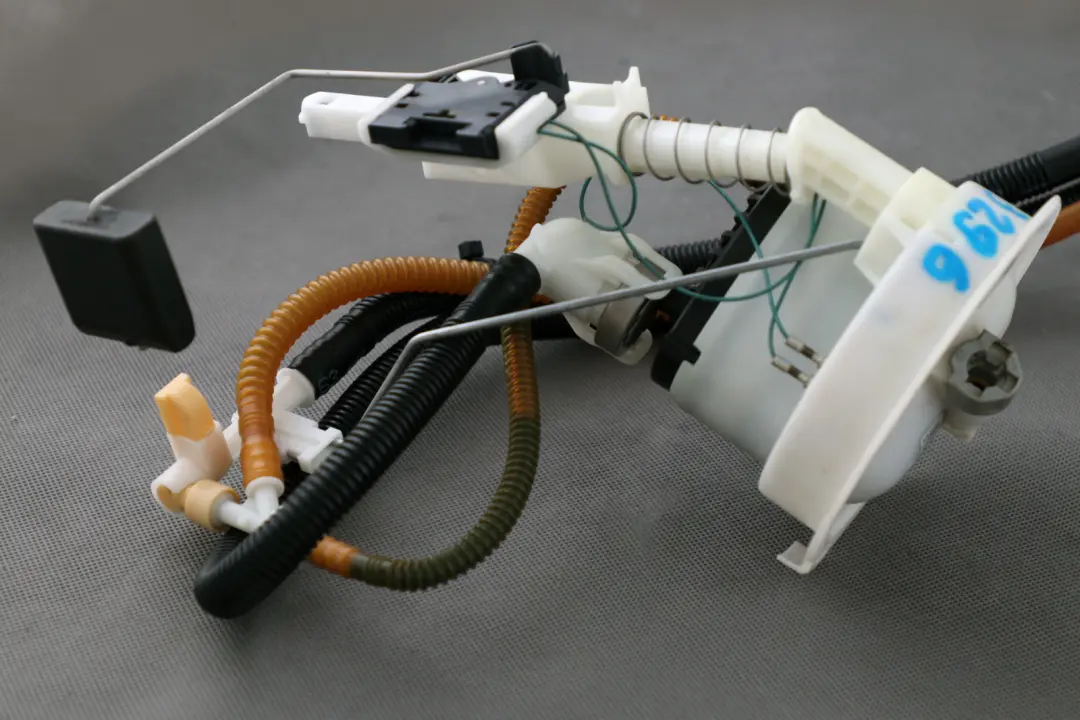 BMW E87 LCI E90 Filtro De Combustible Regulador De Presion Gasolina - SKU 7162394 - Número de pieza 7162394