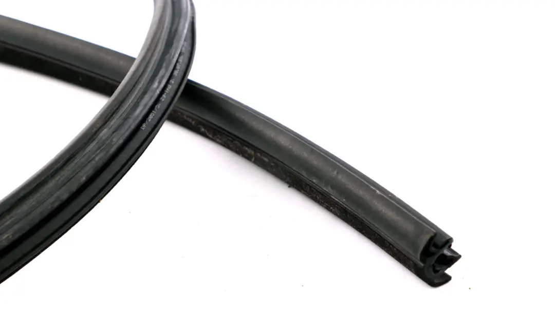 E93N LCI Cabriolet Bord Joint de Porte a L'Avant Gauche pour BMW 3 E93 à propos du numéro de pièce 7162403 BMW 3 E93 E93N LCI Cabriolet Bord Joint de Porte a L'Avant Gauche - SKU 7162403 - Numéro de pièce 7162403