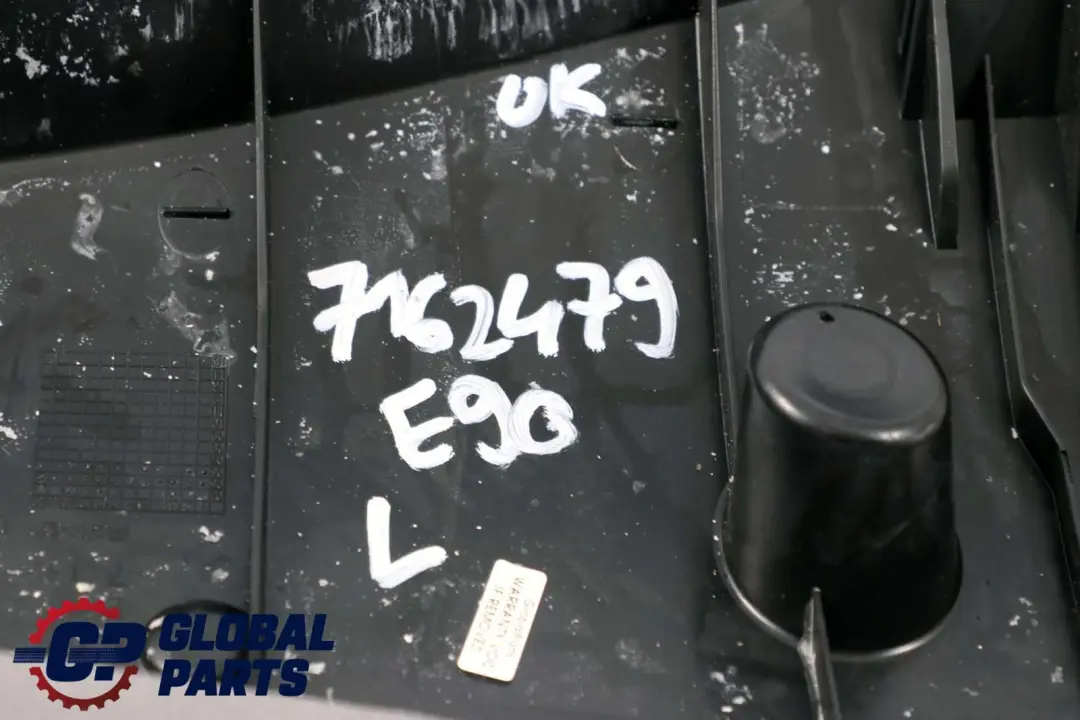 Seitliche Verkleidungsabdeckung Sitze Hinten Links Stoff Grau für BMW E90 mit Teilenummer 7149669 BMW E90 Seitliche Verkleidungsabdeckung Sitze Hinten Links Stoff Grau - SKU 7162479 - Teilenummer 7149669