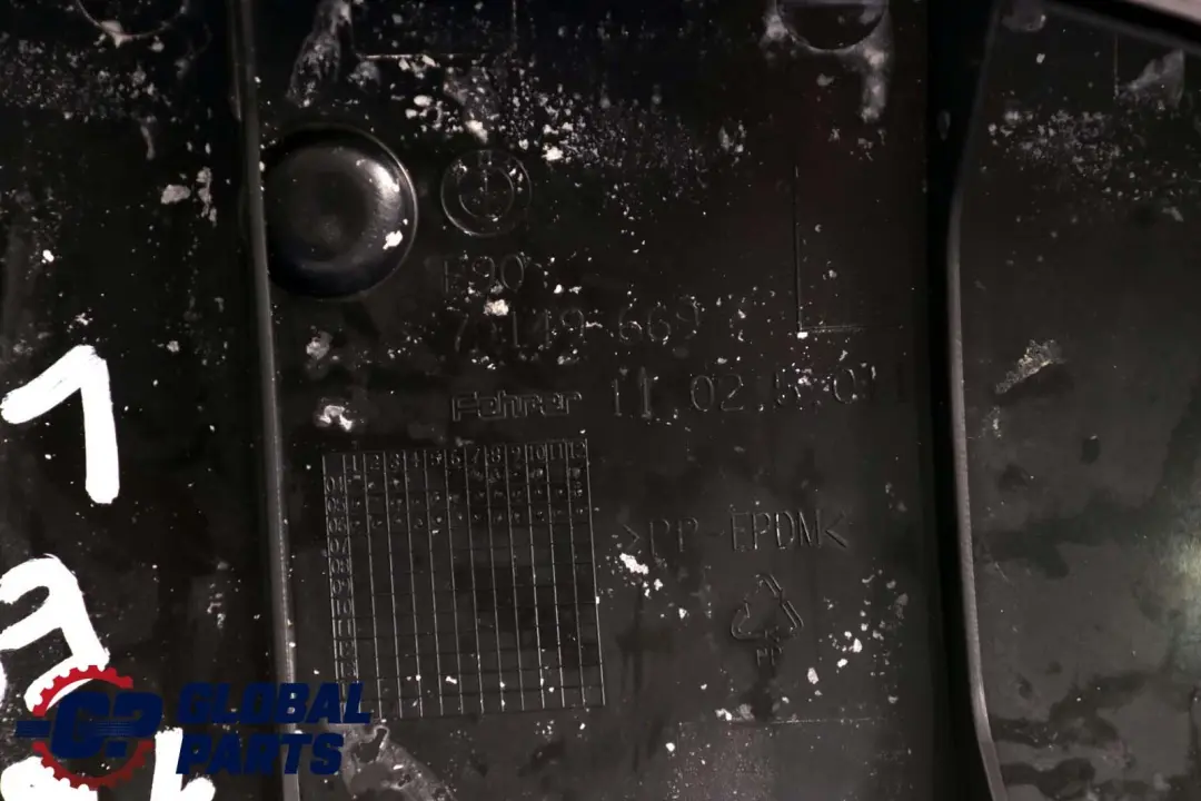 Boczek Kanapy Tylny Tył Materiał Szary do BMW E90 o numerze 7149669 BMW E90 Boczek Kanapy Tylny Tył Materiał Szary - SKU 7162479 - Numer Części 7149669