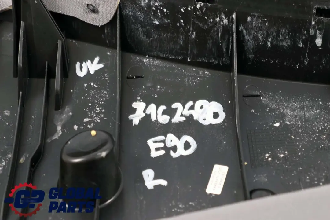 BMW E90 Lateral Recubrimiento Panel Trasero Derecho Asientos Tela Gris - SKU 7162480 - Número de pieza 7149670