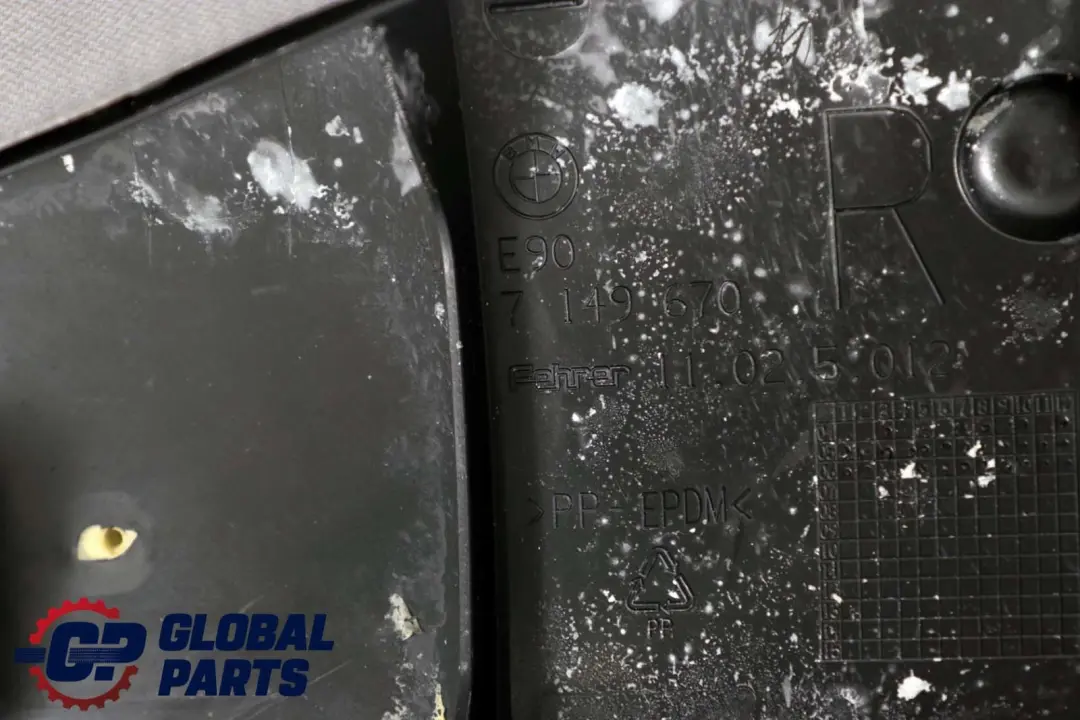 Seitliche Verkleidungsabdeckung Sitze Hinten Rechts Stoff Grau für BMW E90 mit Teilenummer 7149670 BMW E90 Seitliche Verkleidungsabdeckung Sitze Hinten Rechts Stoff Grau - SKU 7162480 - Teilenummer 7149670