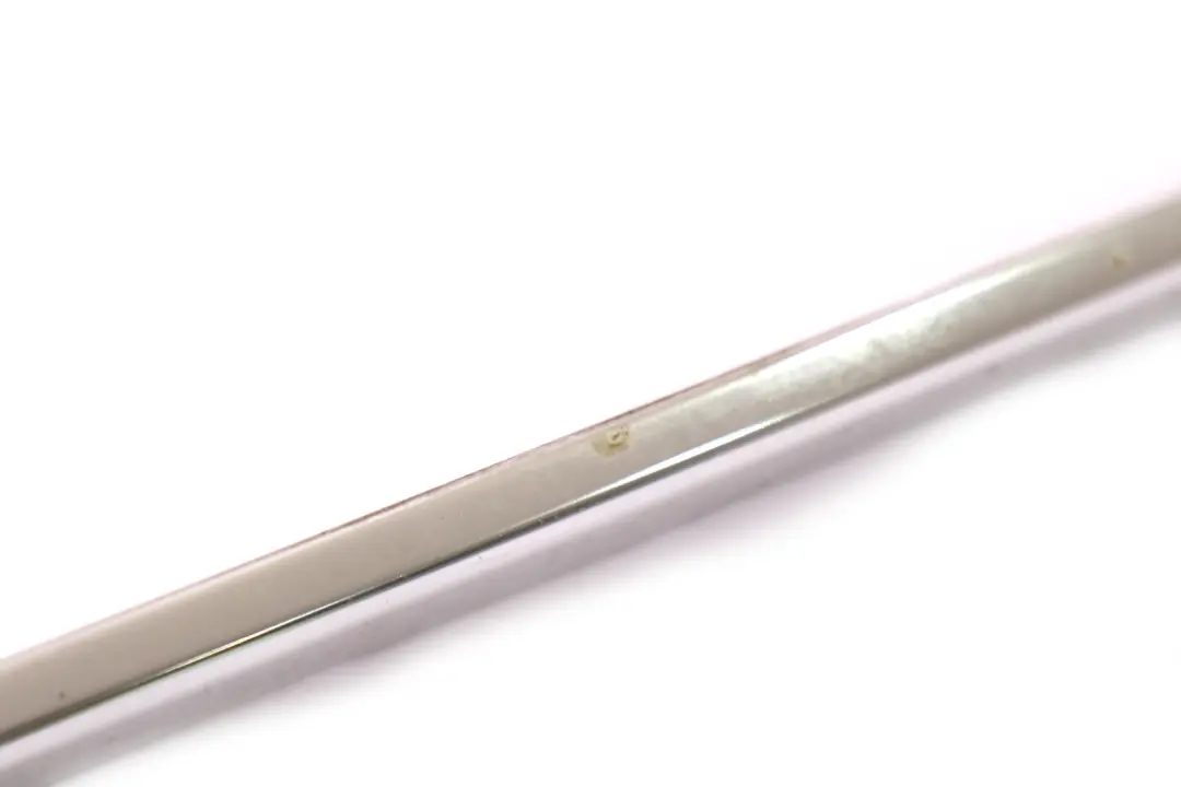 Tapa Lateral Ventana Trasera Izquierda Cromo para BMW E61 con número de pieza 7163607 BMW E61 Tapa Lateral Ventana Trasera Izquierda Cromo - SKU 7163607-1 - Número de pieza 7163607