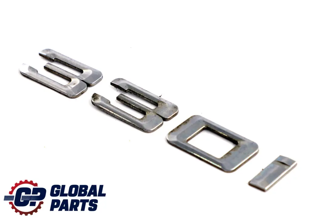 Tapa del maletero trasero Adherido Emblema Lettering 330i para BMW E91 LCI con número de pieza 7164511 BMW E91 LCI Tapa del maletero trasero Adherido Emblema Lettering 330i - SKU 7164511 - Número de pieza 7164511