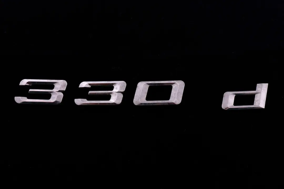 BMW 3 Serie E90 330d Embleme Colle Arriere - 330D - 51147157559 7157559 - SKU 7164513 - Numéro de pièce 7164513