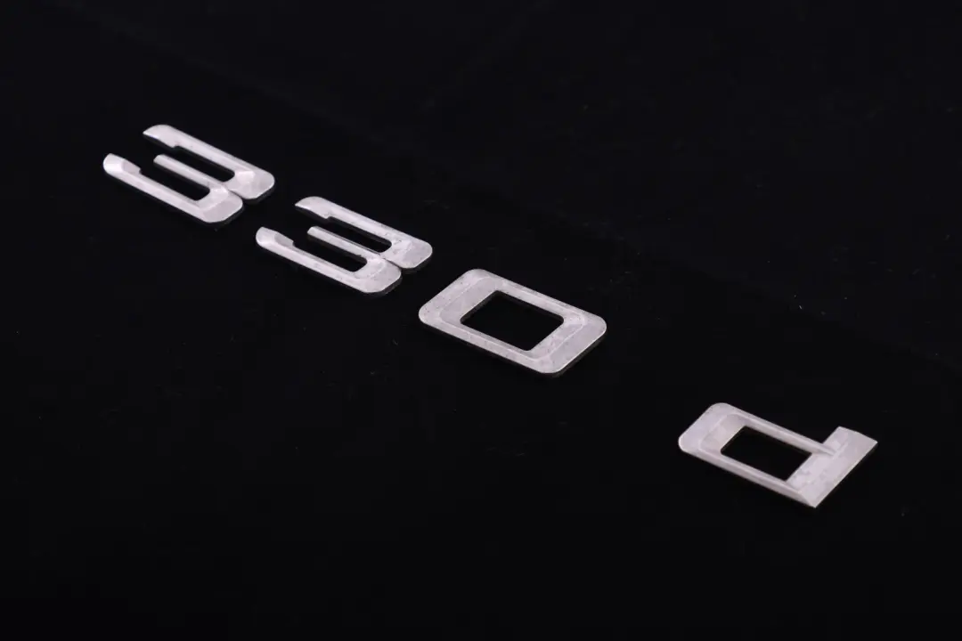 BMW 3 Serie E90 330d Embleme Colle Arriere - 330D - 51147157559 7157559 - SKU 7164513 - Numéro de pièce 7164513