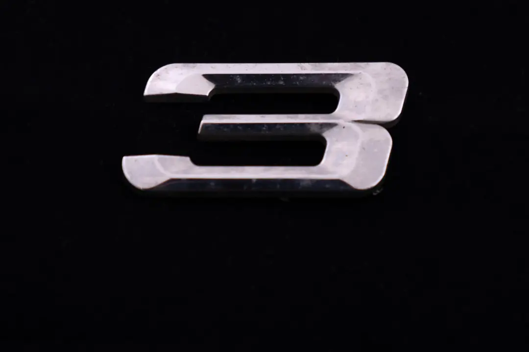 Embleme Colle Arriere - 330D - 51147157559 7157559 pour BMW 3 Serie E90 330d à propos du numéro de pièce 7164513 BMW 3 Serie E90 330d Embleme Colle Arriere - 330D - 51147157559 7157559 - SKU 7164513 - Numéro de pièce 7164513