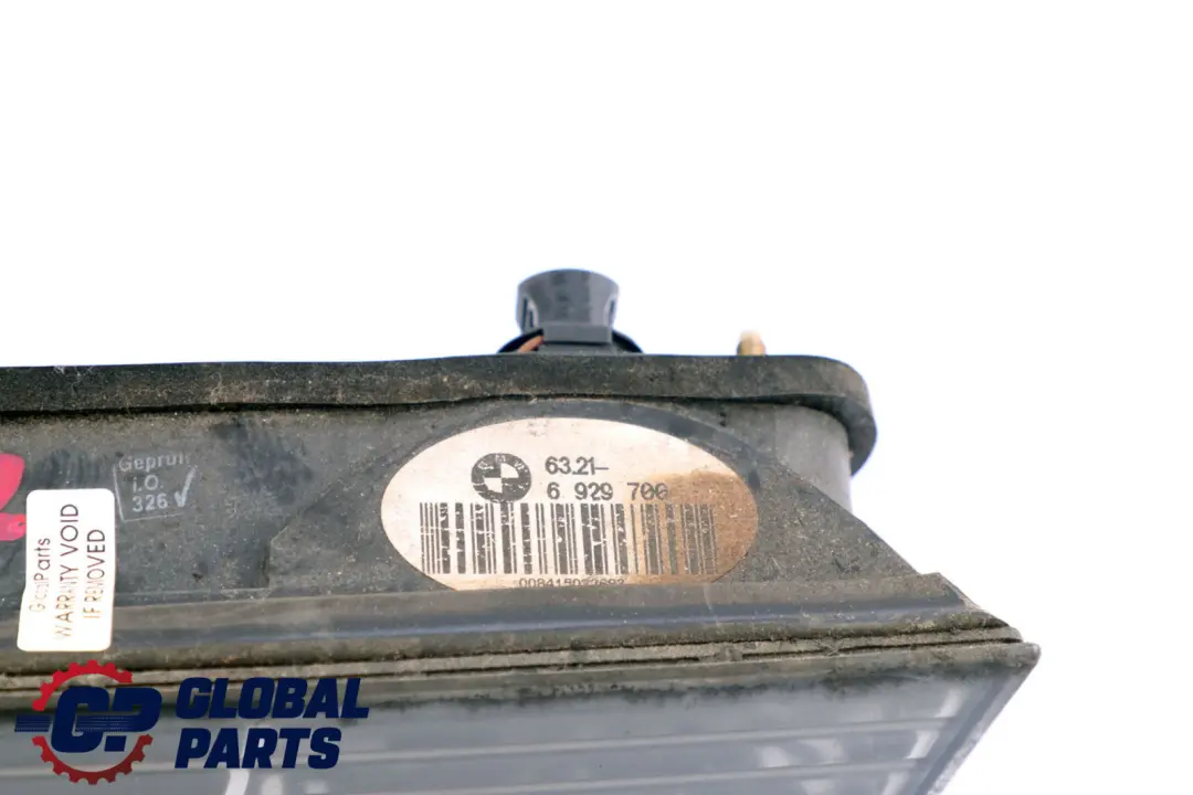 Centre Light In Trunk Lid License Plate Lamp to BMW 7 Series E65 E66 E67 Rear with Part number 6904166 BMW 7 Series E65 E66 E67 Rear Centre Light In Trunk Lid License Plate Lamp - SKU 7164747-2 - Part number 6904166