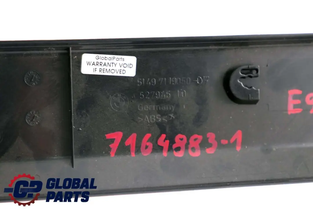 Carenatura Parte Superiore Portabagagli Nero 7119050 per BMW E91 con numero di parte 7164883 BMW E91 Carenatura Parte Superiore Portabagagli Nero 7119050 - SKU 7164883-1 - Numero di parte 7164883