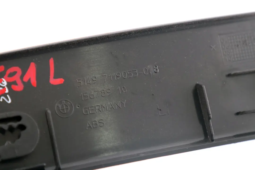 Reihe E91 LCI Verkleidung links SCHWARZ BLACK 7119053 für BMW 3 mit Teilenummer 7164885 BMW 3 Reihe E91 LCI Verkleidung links SCHWARZ BLACK 7119053 - SKU 7164885 - Teilenummer 7164885