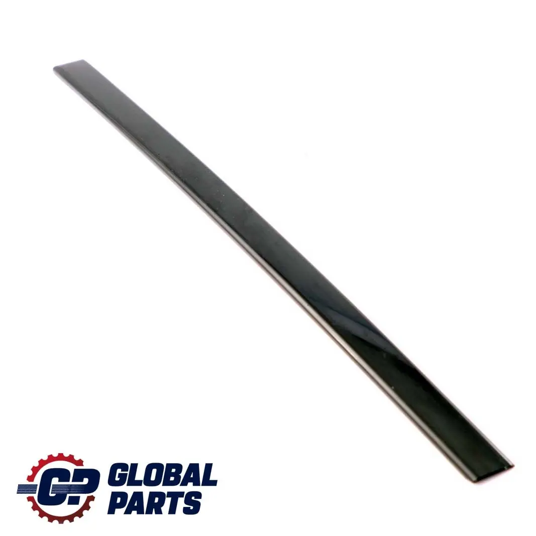 Listwa szyby prawa osłona do BMW E81 E82 o numerze 7164946 BMW E81 E82 Listwa szyby prawa osłona - SKU 7164946 - Numer Części 7164946