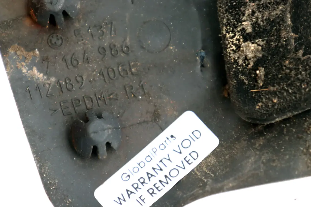 Puerta Derecha Burlete Exterior Schwarz Mate para BMW E88 Cabrio con número de pieza 7164986 BMW E88 Cabrio Puerta Derecha Burlete Exterior Schwarz Mate - SKU 7164986 - Número de pieza 7164986