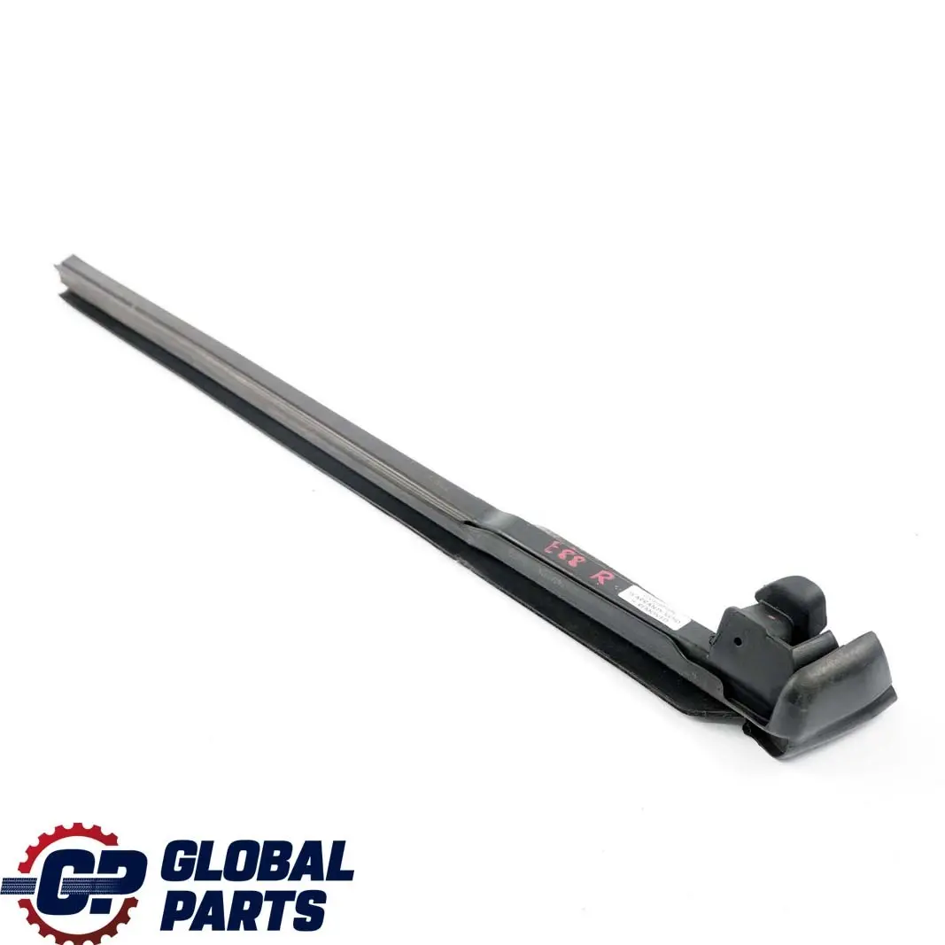 Finestra Schachtabdichtung Listello Posteriore Destra per BMW E88 Cabrio con numero di parte 7164987 BMW E88 Cabrio Finestra Schachtabdichtung Listello Posteriore Destra - SKU 7164988 - Numero di parte 7164987
