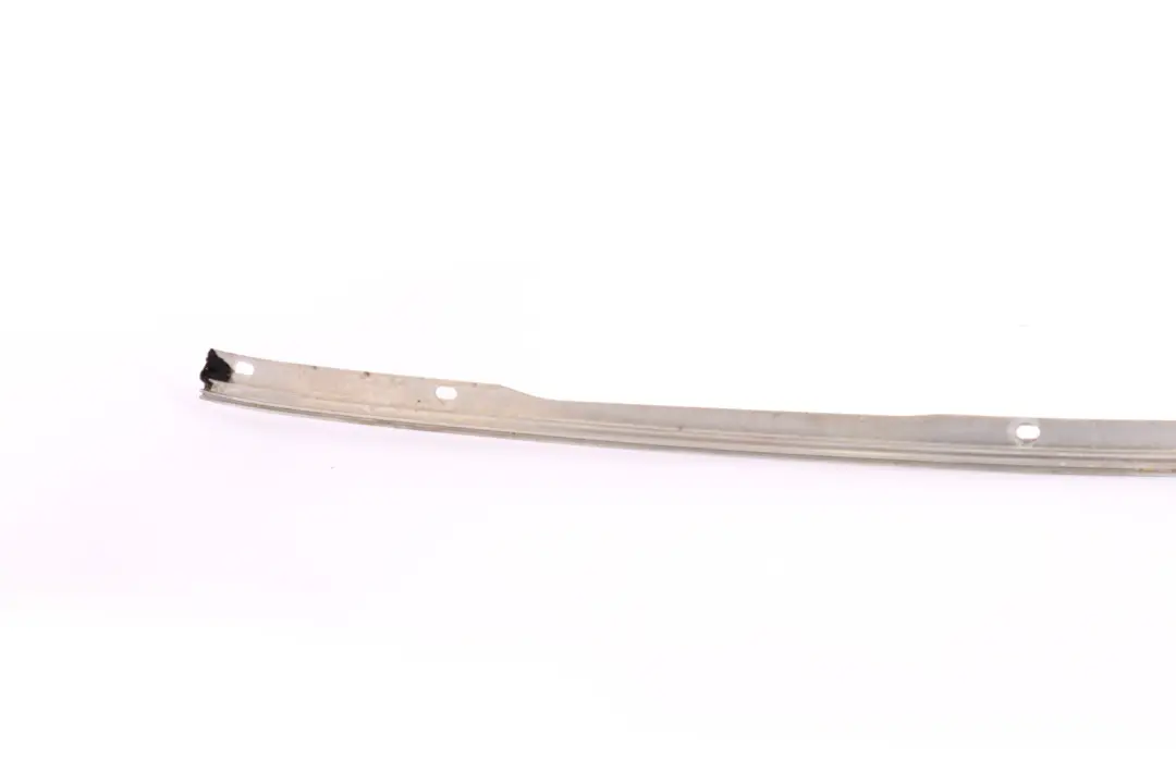 Listwa szyby czołowej przód do BMW Cabrio E88 o numerze 7164989 BMW Cabrio E88 Listwa szyby czołowej przód - SKU 7164989 - Numer Części 7164989