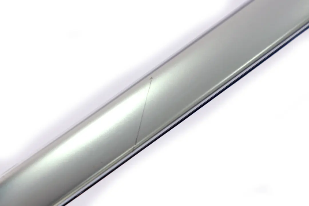 Tapa Columna A Puerta Exterior Embellecedor Delantero Izquierdo Alu Mate para BMW E88 con número de pieza 7164995 BMW E88 Tapa Columna A Puerta Exterior Embellecedor Delantero Izquierdo Alu Mate - SKU 7164995-1 - Número de pieza 7164995