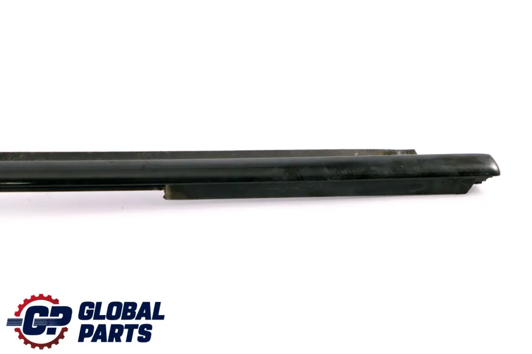 Chiusino Esterno SX Nero Lucido per BMW E88 con numero di parte 7165001 BMW E88 Chiusino Esterno SX Nero Lucido - SKU 7165001-1 - Numero di parte 7165001