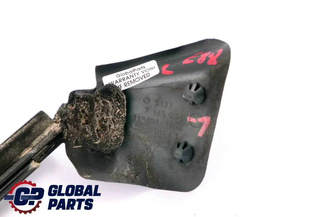 Chiusino Esterno SX Nero Lucido per BMW E88 con numero di parte 7165001 BMW E88 Chiusino Esterno SX Nero Lucido - SKU 7165001-1 - Numero di parte 7165001