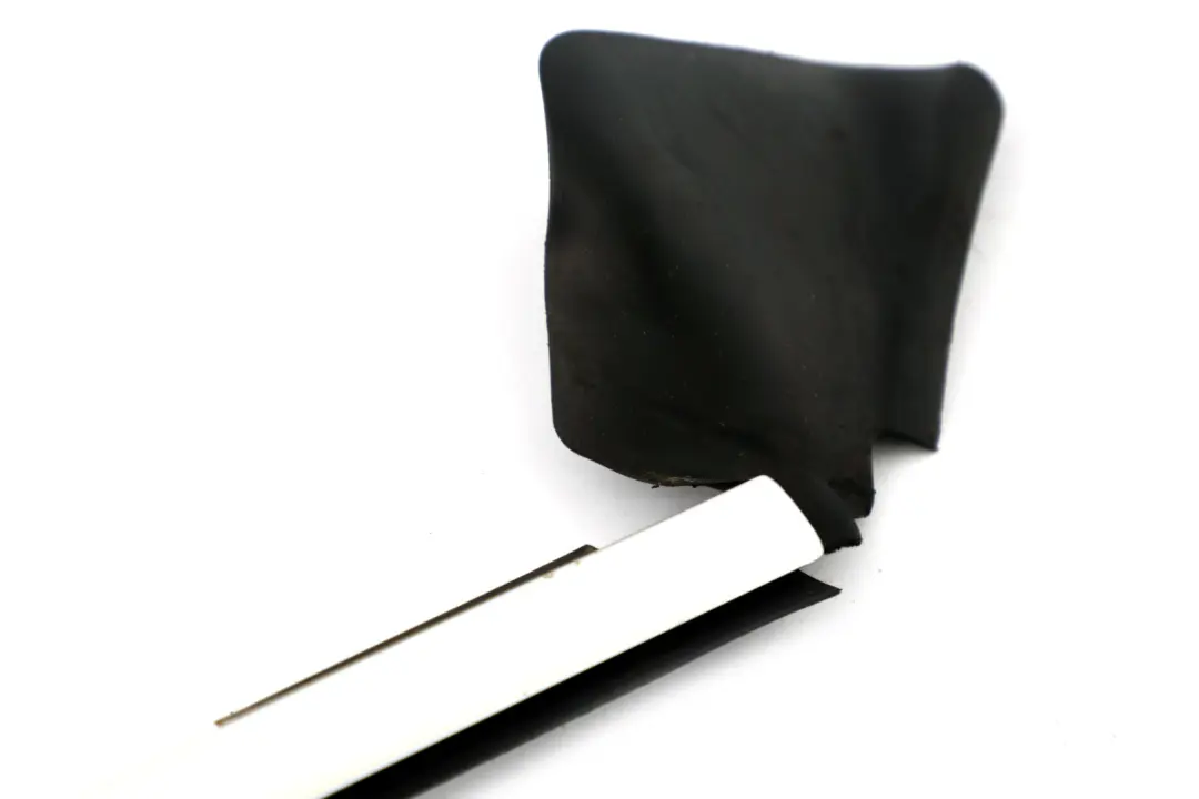 Izquierda Exterior Burlete Tapa Embellecedor Alu Mate para BMW E88 con número de pieza 7165001 BMW E88 Izquierda Exterior Burlete Tapa Embellecedor Alu Mate - SKU 7165001 - Número de pieza 7165001